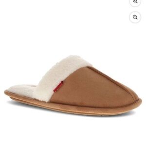 NWT Levi’s Cozy Brown Slippers with White Lining
